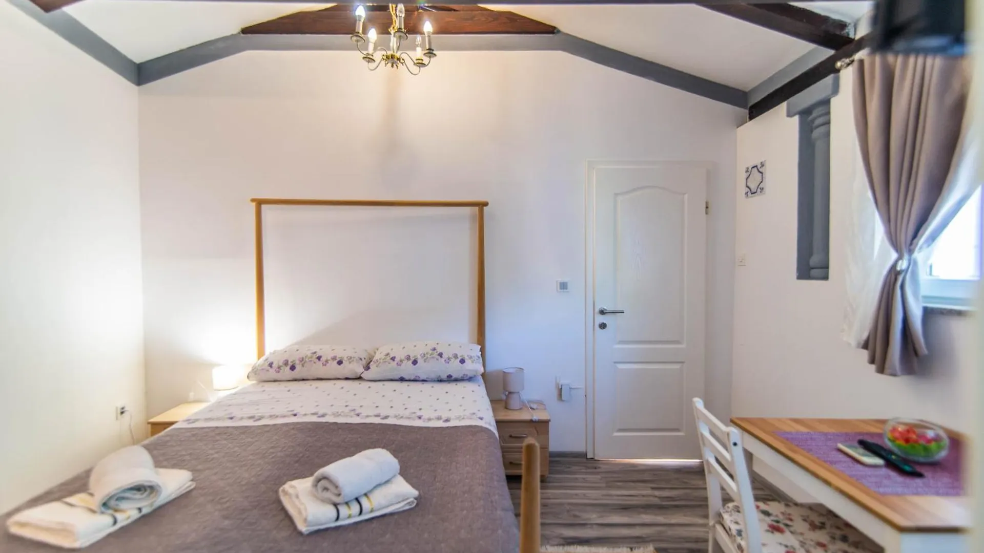 Giovanna Boutique Rooms & Pool Pola 0*,