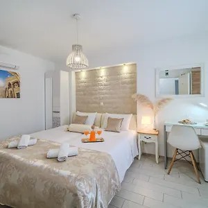 https://central-split-apartment-with-sea-view.splithotels.org
