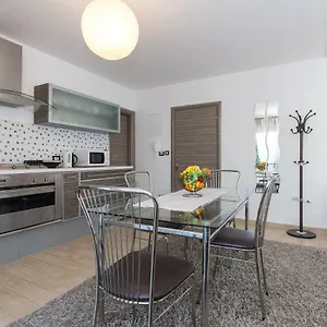 https://apartments-rooms-ddd2.primorje-gorskikotar.com