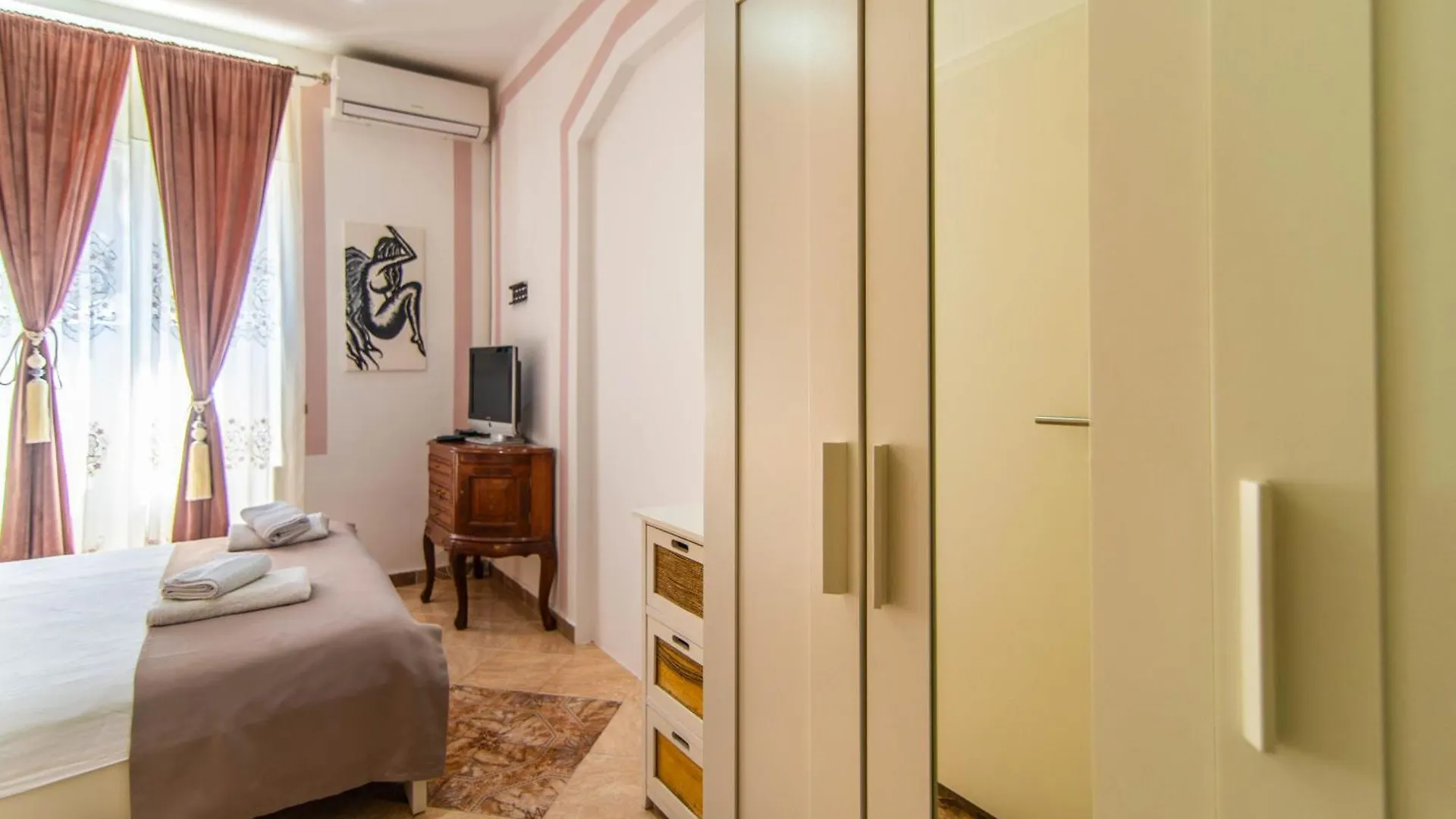 Giovanna Boutique Rooms&Pool Pula Maison d'hôtes
